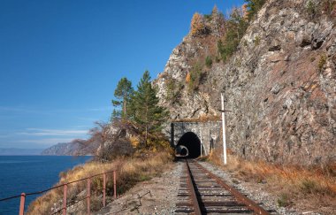 Sonbahar çevre-Baykal demiryolu