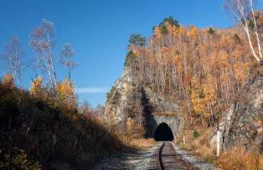 Sonbahar çevre-Baykal demiryolu