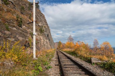 Sonbahar çevre-Baykal demiryolu