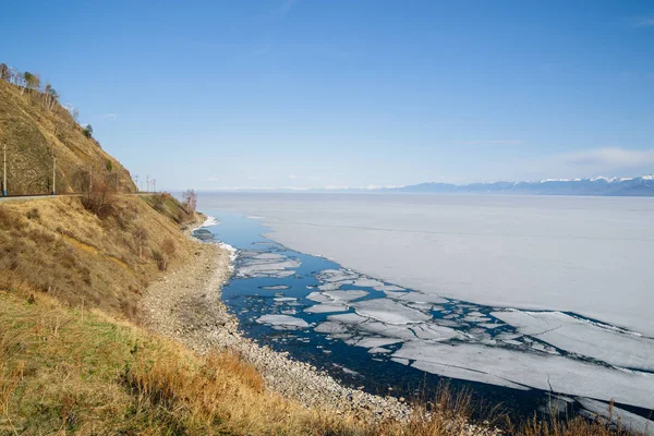 Danau Baikal Pada Awal Mei — Stok Foto