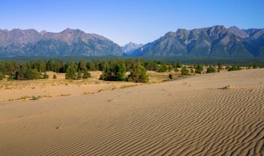 Chara kumları ve dağlar Kodar ridge Doğu Sibirya 