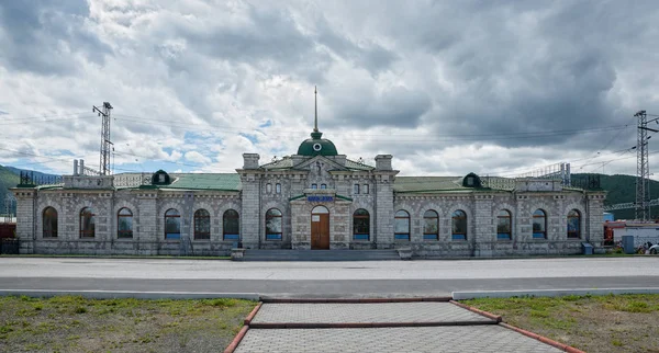 Железнодорожный Вокзал Мрамора Городе Слюдянка Возле Озера Байкал — стоковое фото