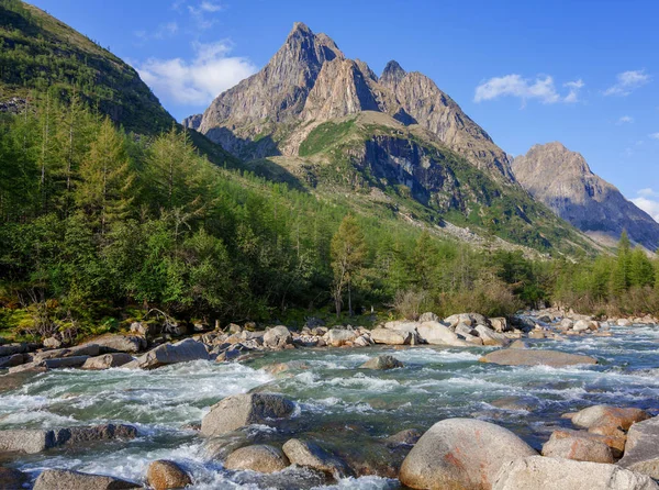 Rio Sakukan Médio Kodar Montanhas Sibéria Transbaikalia — Fotografia de Stock