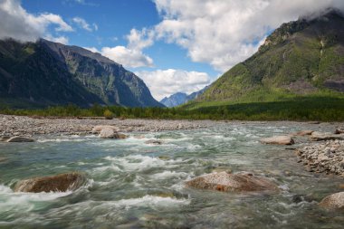 Sibirya, transbaikalia dağlarında kodar Nehri orta sakukan