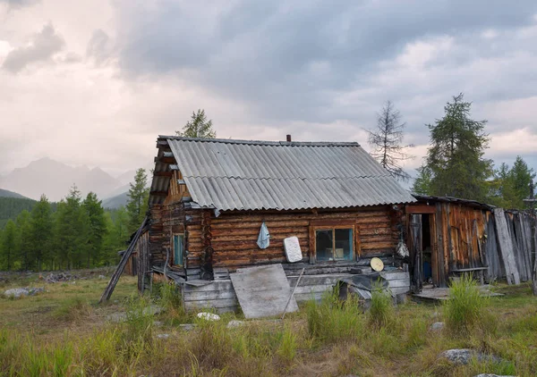 Rumah Penggembala Rusa Pegunungan Kodar — Stok Foto