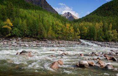 Dağlarda Kodar nehir üst Sakukan