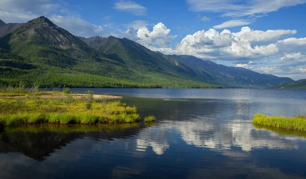 Λίμνη Leprindo Στην Οροσειρά Στην Ανατολική Σιβηρία Transbaikalia — Φωτογραφία Αρχείου