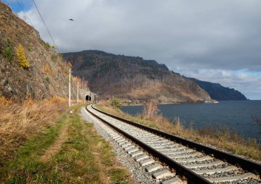 Sonbahar çevre-Baykal demiryolu