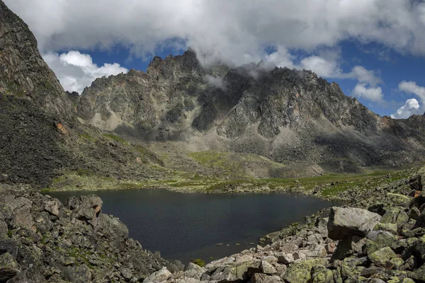 Lago Las Montañas Del Sayan Oriental — Foto de Stock