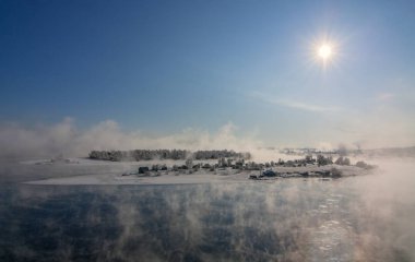 Ocak ayında kışın Angara Nehri üzerinde Irkutsk Şehir Adası