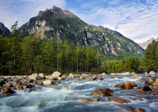 River Middle Sakukan in mountains Kodar ridge — Stock Image River Middle Sakukan Mountains Kodar Ridge Stock Picture