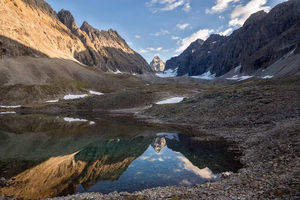 Mountains ridge Kodar, Pik BAM - the highest peak of the ridge Kodar in Transbaikalia — Stock Image Mountains Ridge Kodar Pik Bam Highest Peak Ridge Kodar Transbaikalia Stock Image