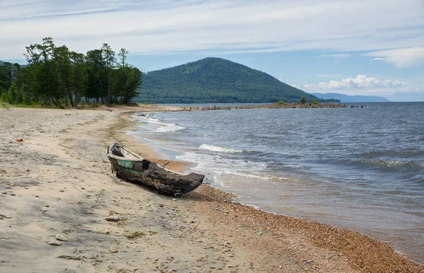 Old Rusak Perahu Pantai Danau Baikal — Stok Foto