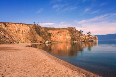 Baykal Gölü Küçük Deniz Boğazı'nda sabahın erken saatlerinde