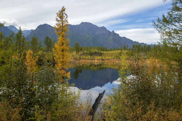 Lago Cordillera Kodar Siberia Oriental Transbaikalia — Foto de Stock