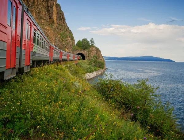 Tren Entra Túnel Ferrocarril Circum Baikal —  Fotos de Stock