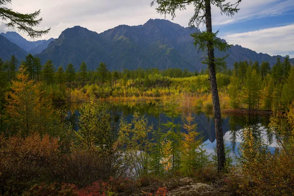Lake at Kodar range in Eastern Siberia Transbaikalia — Stock Image Lake Kodar Range Eastern Siberia Transbaikalia Stock Image