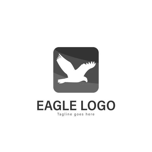 Diseño del vector del logotipo del águila. plantilla de logotipo de águila moderna aislada sobre fondo blanco — Vector de stock