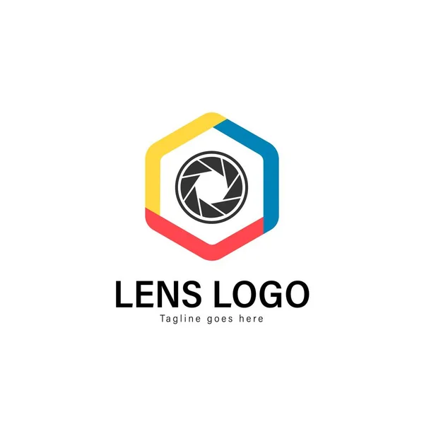 Diseño de plantilla de logotipo de lente. Logo de la lente con diseño de vectores de marco moderno — Vector de stock