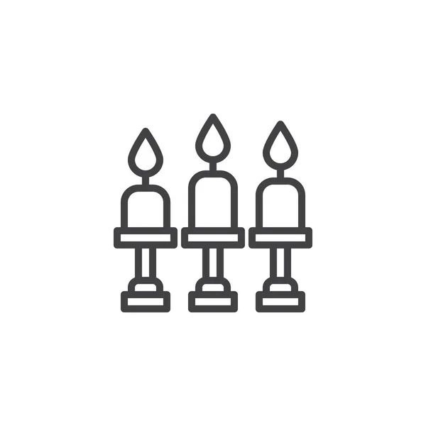 Candelabro con velas icono de contorno — Vector de stock