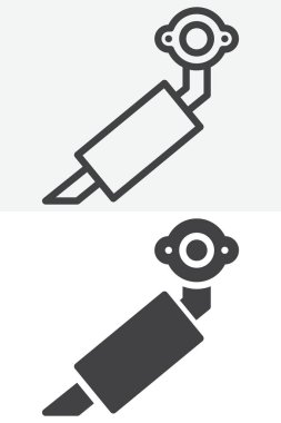 Otomobil egzoz borusu farklı stil simgesi seti. Taslak çizgi ve katı glifli düzenlenebilir vuruş vektör işareti. Araba susturucusu araç parçası simgesi.