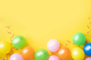 Renkli balon ile tatil arka plan. Kopya alanı.