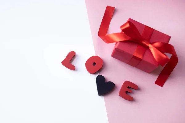Fondo Del Día San Valentín Texto Amor Con Presente Sobre — Foto de Stock