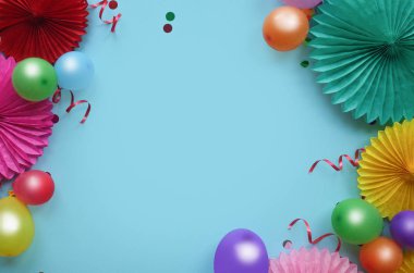 Kağıt doku çiçeklerle konfeti ve baloons mavi zemin üzerine. Doğum günü, tatil veya parti arka plan. Düz yatıyordu stili.