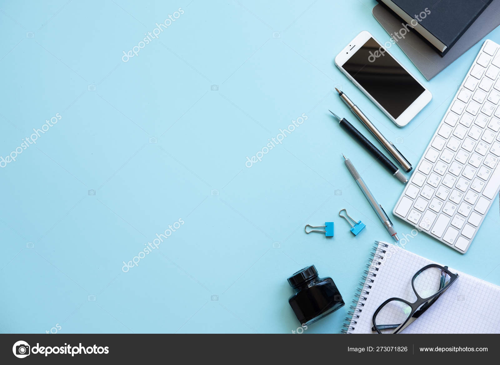 Flat Lay Top View Office Table Desk Workspace Blank Note — Stock Photo ©  lesya.f.gmail.com #273071826, image size:1600x1167