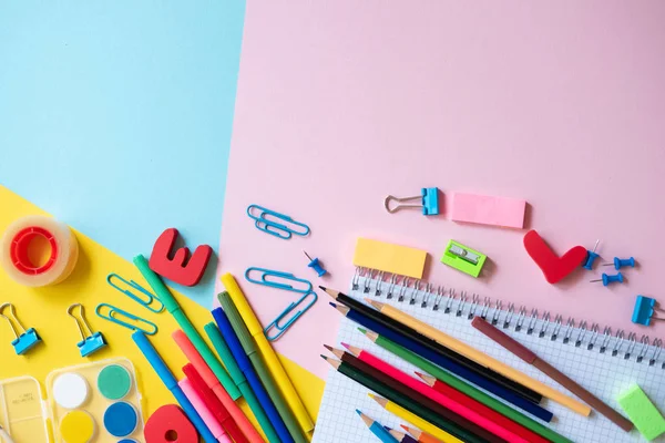 Vuelta Escuela Artículos Para Escuela Una Mesa Colorida — Foto de Stock