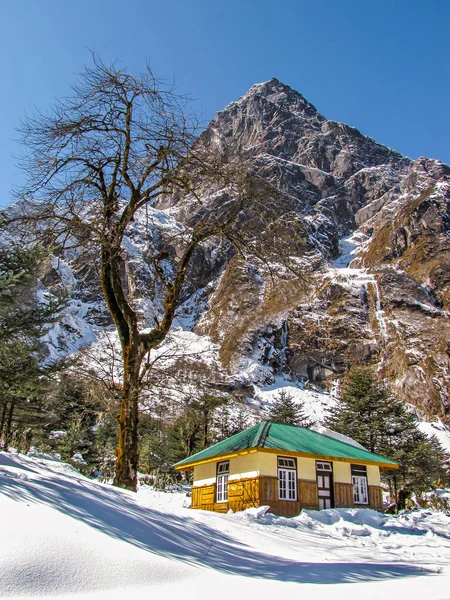 View Log Hut Snow Filled Way Chung Sikkim State India — Foto de Stock