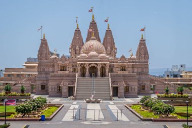 Shree Swaminarayan tapınağının izole edilmiş görüntüsü, Ambegaon, Pune, Maharashtra, Hindistan