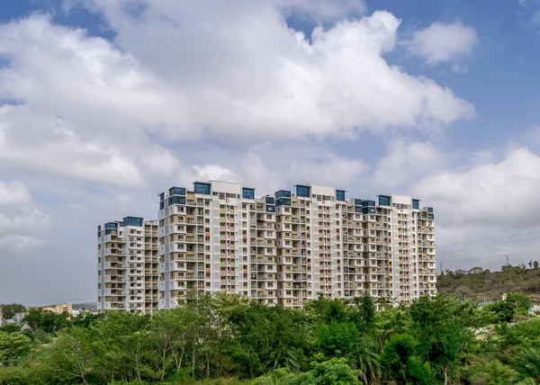 Pune Maharashtra Índia Outubro 2018 Edifício Alto Com Belas Nuvens — Fotografia de Stock