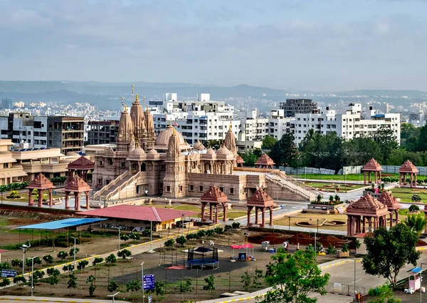 印度马哈拉施特拉邦浦那Ambe Gaon的Shree Swaminarayan Mandir附近的黄昏美景 — 图库照片