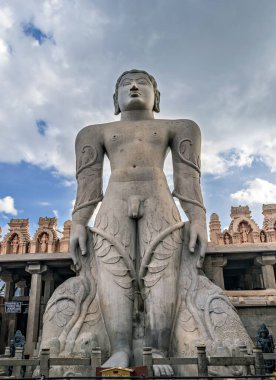 Gommateshwara heykeli, Hindistan 'ın Karnataka eyaletinin Shravanbelagola kentindeki Vindyagiri' de bulunan 15 metrelik bir monolitik heykeldir..
