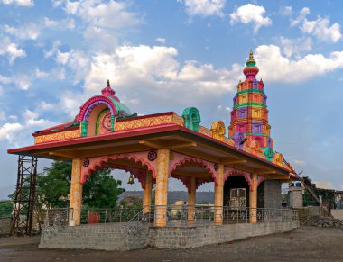 Hindistan 'ın Maharashtra, Pune kasabasındaki Bavdhan' daki renkli tapınak
