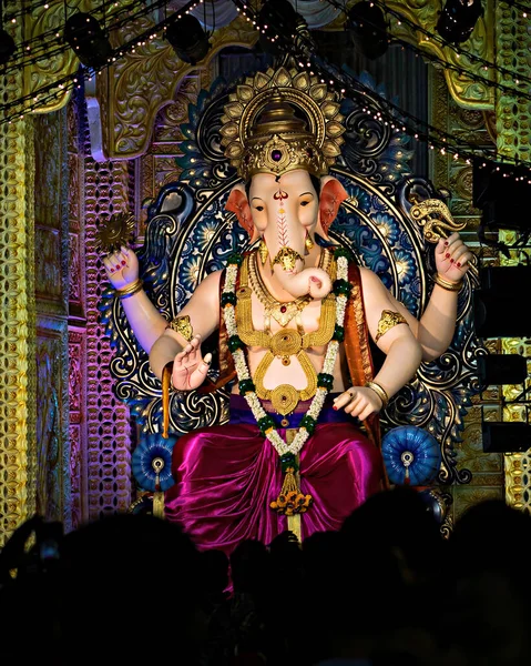 Close Vista Retrato Ídolo Decorado Guirlanda Deus Hindu Ganesha Pune — Fotografia de Stock