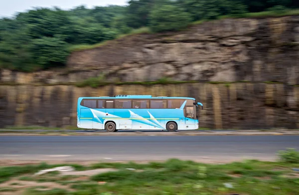 Imagen Panorámica Con Fondo Borroso Bus Msrtc Scania Exceso Velocidad — Foto de Stock