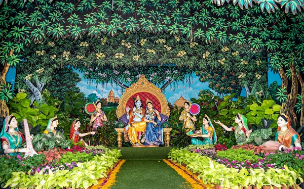 Bunte Lebensgroße Götzen Des Hindugottes Lord Krishna Radha Und Gopis — Stockfoto