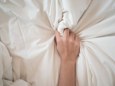 orgazm elinde şehvet ve aşk