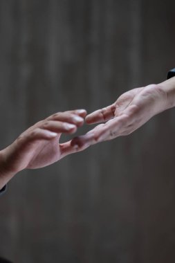 Samimiyet ve karşılıklı anlaşma ifade etmek için el ele. Genişletilmiş ekran desteği, teşvik ve gönderir onun en iyi dilek.