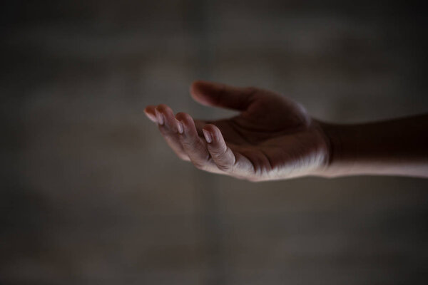 Hand in hand to express sincerity and mutual agreement. The extended display support, encouragement and sends his best wishes.