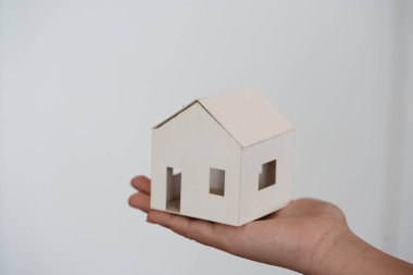 toplumda insanların ikamet için tasarruf planı ev modeli, p