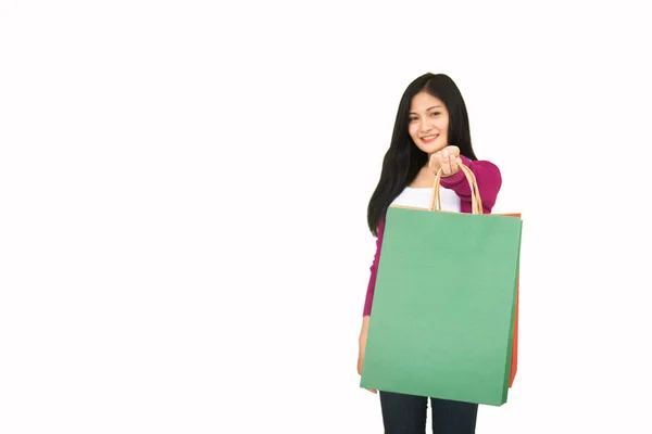 Азиатская красавица счастливо улыбается от шопинга Стоковое Фото