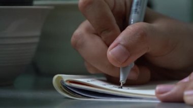 Önemli tarih ya da hafıza için not defterine elle yaz
