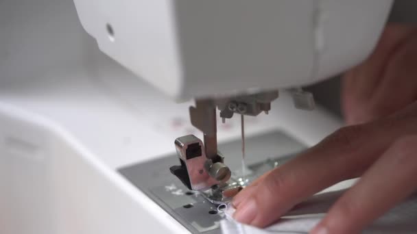 Жіноча Рука Саморобні Проекти Ручної Роботи Маски Обличчя Домашня Медична — стокове відео