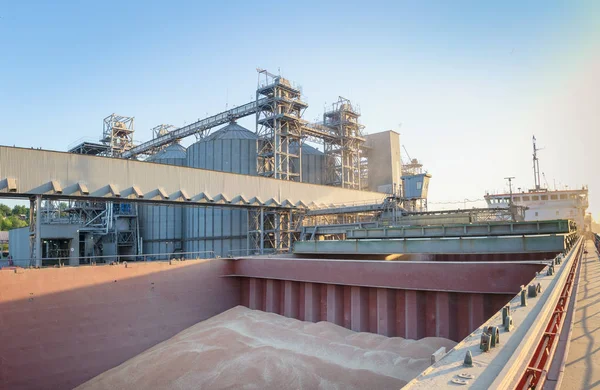 Filling Hold Wheat Bulk — Stock Photo, Image