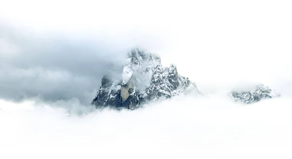 İtalya 'nın Dolomitler Dağları' ndaki güzel sonbahar manzarası.