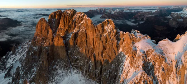 Gün batımında Dolomites İtalya