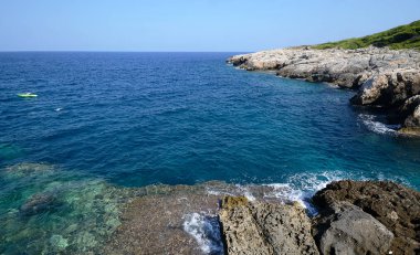 deniz manzarası kayalık sahil Tremiti Adaları, İtalya